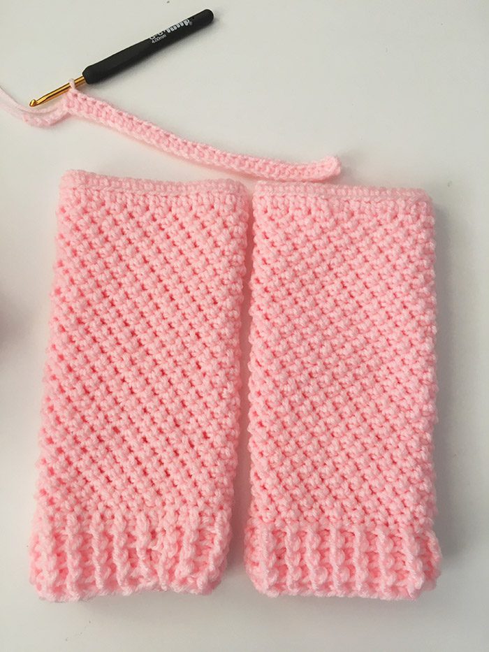 Knit baby leg warmers light pink